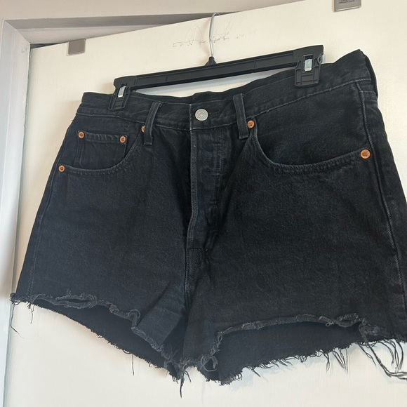 Levi 501 Shorts - Picture 2 of 4
